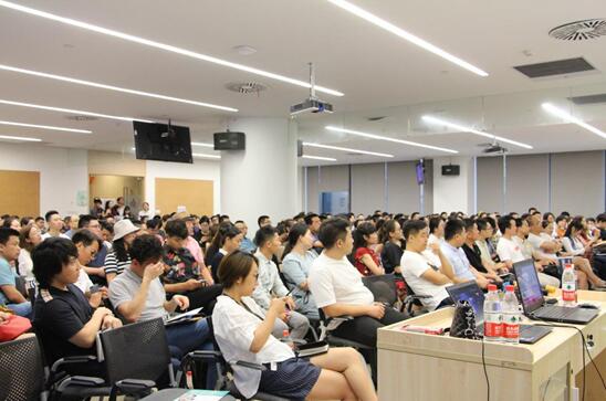 阿里钉钉“互联网+教育”峰会举行，米乐英语副总裁刘静静谈教育行业发展新机遇