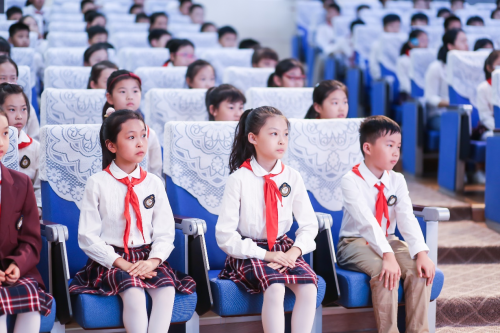 美育，从一件校服开始——郑州市四所学校开启“美的第一课”