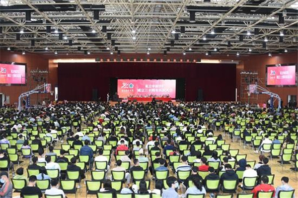 华联喜迎30周年校庆，师生共同见证薪火相传的时刻！