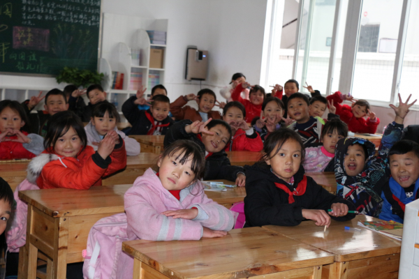 “几米助学，真情传递”几米物联赴彭水县开展扶贫助学公益活动
