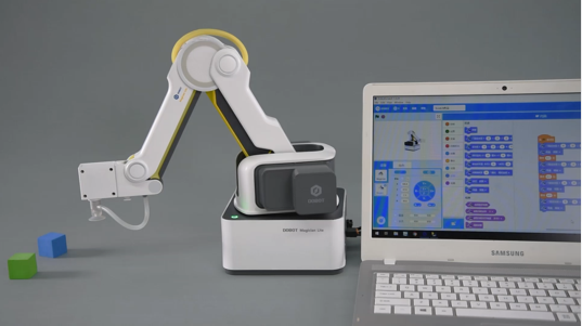 越疆科技智能机器人荣登《开学第一课》，传递科技创新力量，点亮科技强国梦！
