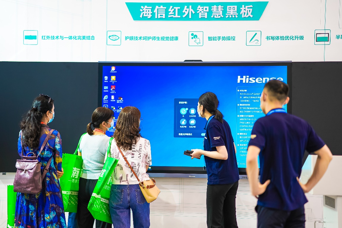 第四届河南省教育装备博览会开幕 海信商用显示总冠名闪耀全场