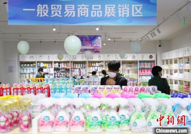 宁夏银川：跨境新零售体验店为消费者打造进口商品购物平台