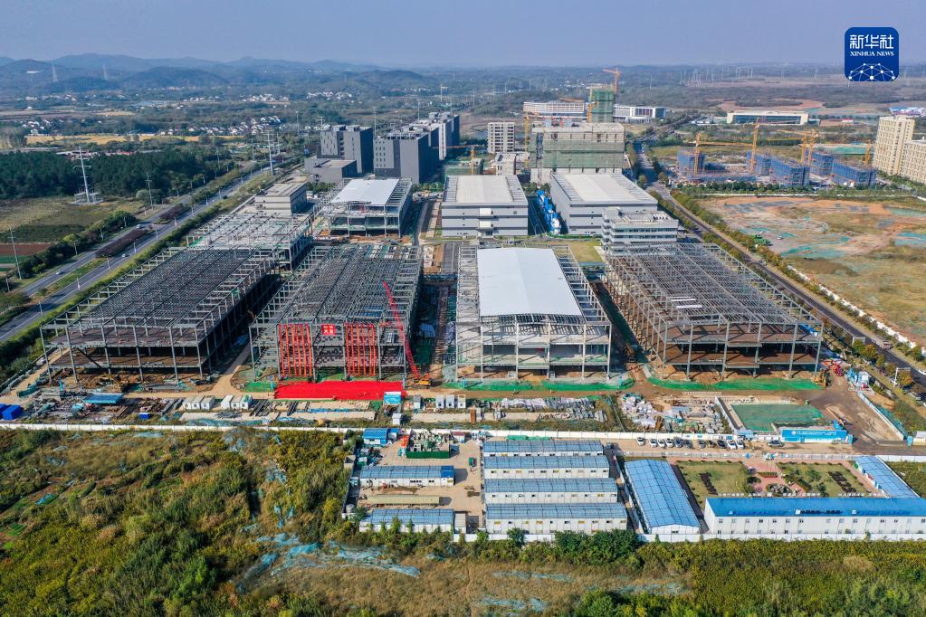 南京：腾讯华东云计算基地项目钢结构全面封顶