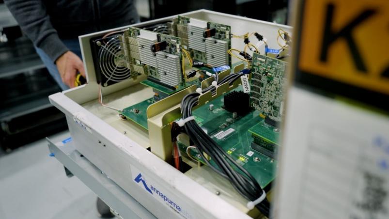 亚马逊云科技实验室探秘：数据中心退役硬件的华丽转身
